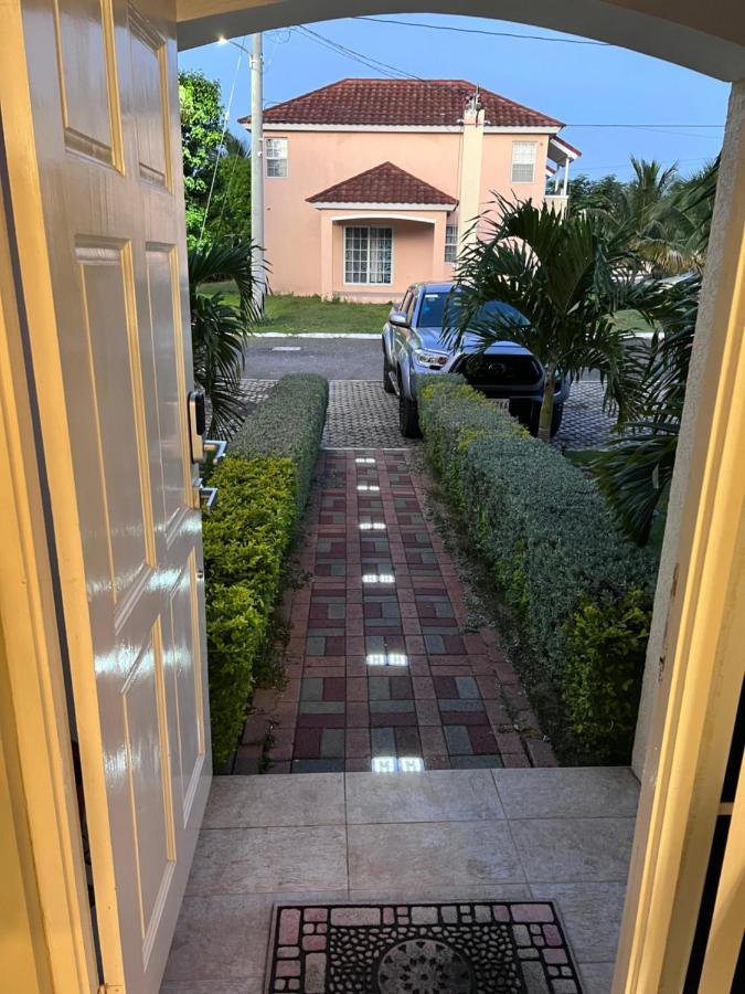 Comfort Rest Ocho Rios Exterior photo